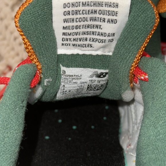 Women’s New Balance 997H - Picture 4 of 5